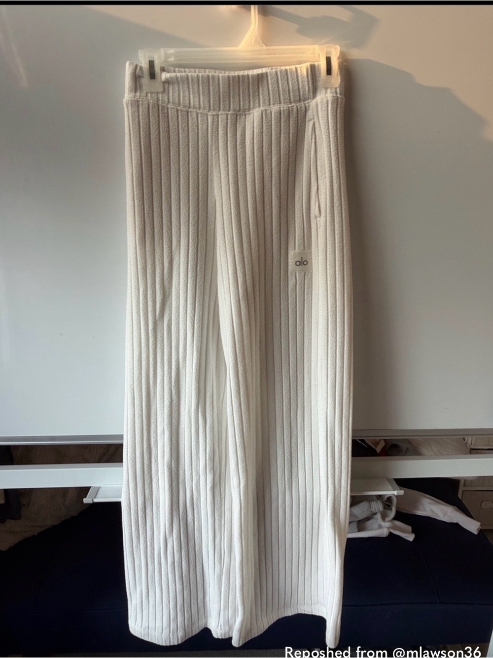 ALO Yoga Take Comfort Ribbed Wide Legs Pants - Picture 4 of 4
